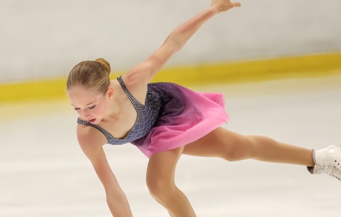 开元棋牌下载-俄罗斯球员精彩弧线球,轻松进球视频